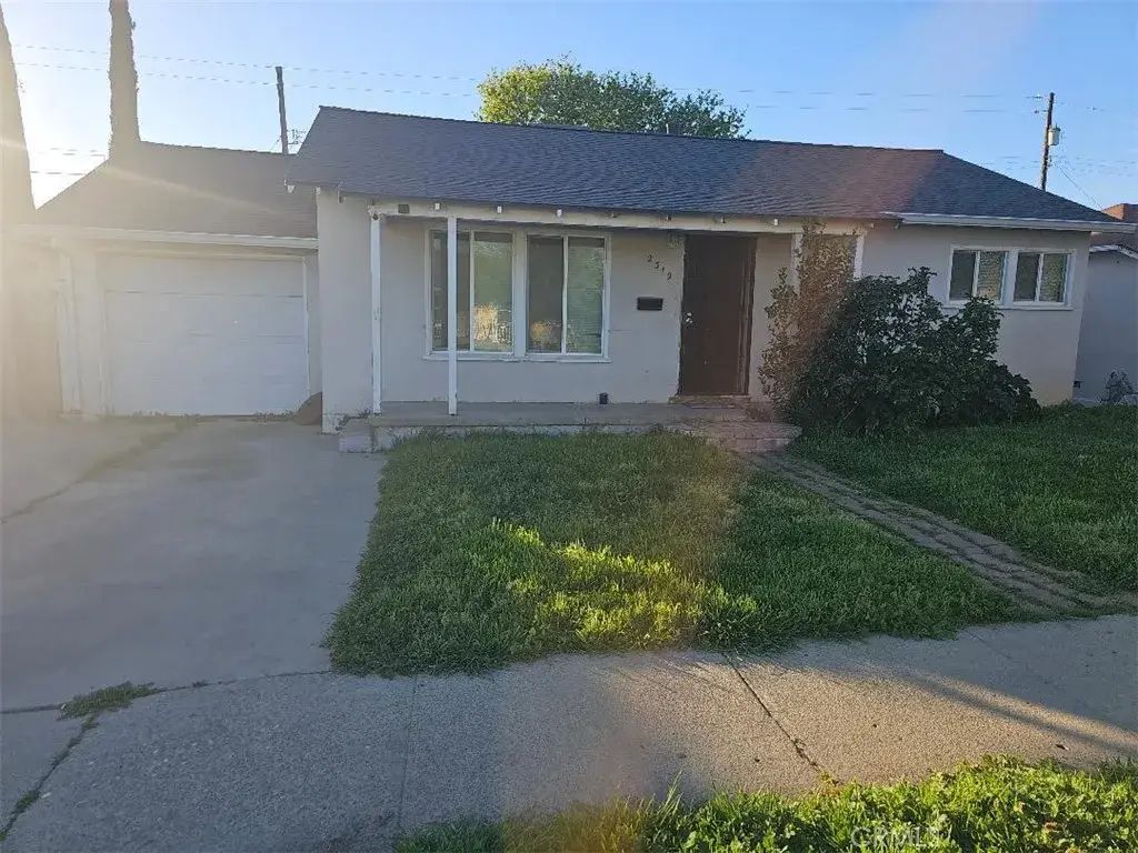 2319 Wood, Merced