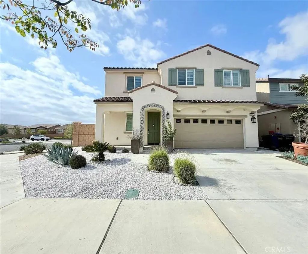 16977 Red Tail, Fontana