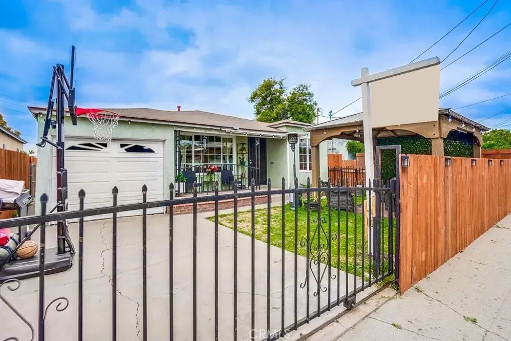 115 N Magnolia Court, Compton