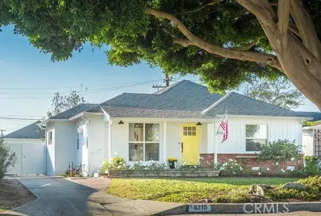 8315 Altavan Avenue, Westchester