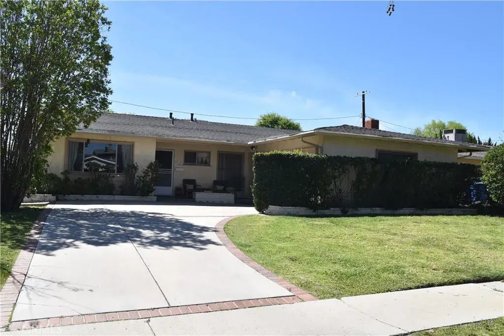 24118 Archwood, West Hills