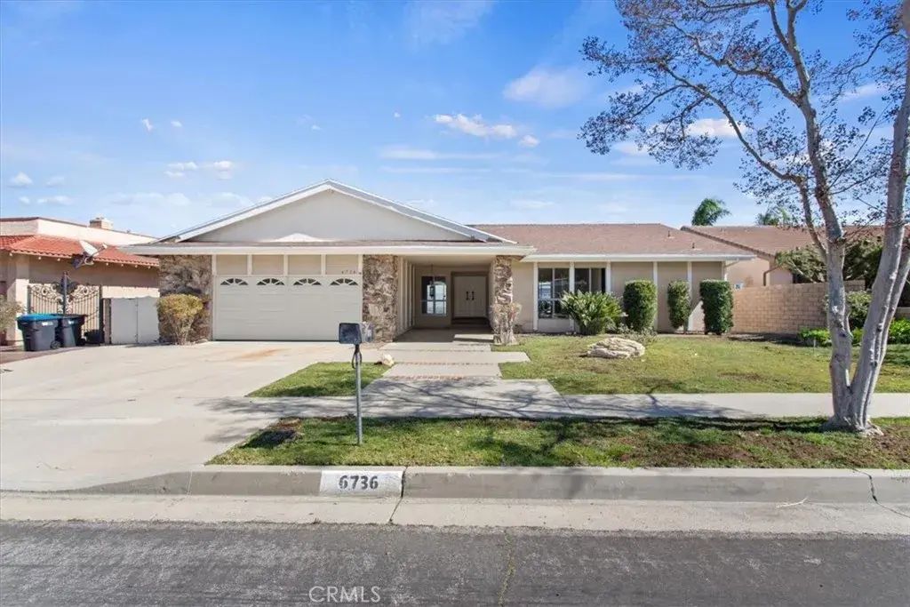 6736 Vickiview, West Hills