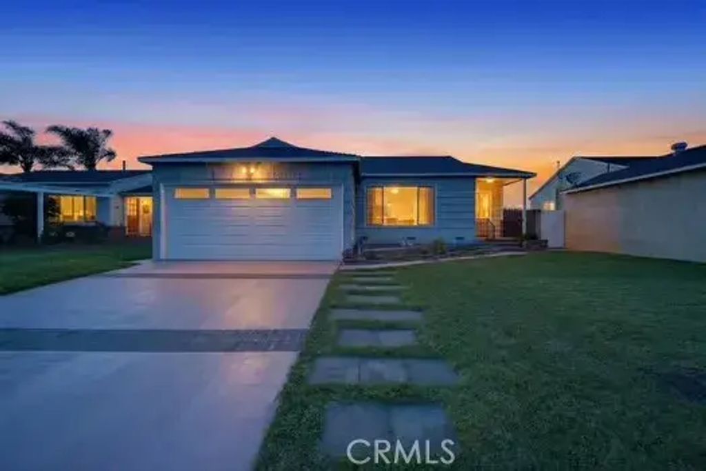 5429 Verdura, Lakewood
