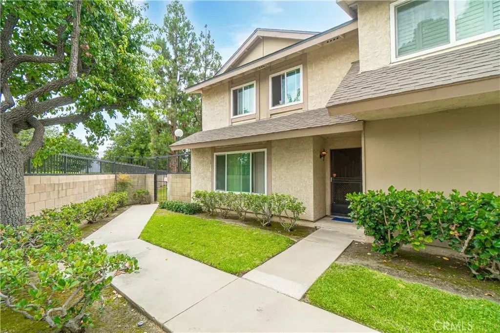 5950 Imperial 96, South Gate