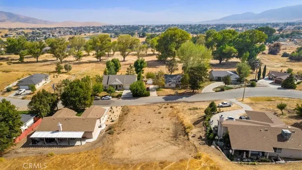 22935 Larkspur, Tehachapi