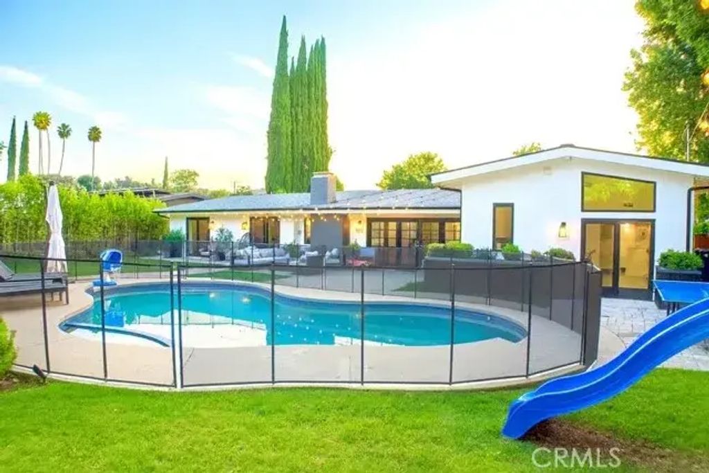 4820 Abbeyville Avenue, Woodland Hills