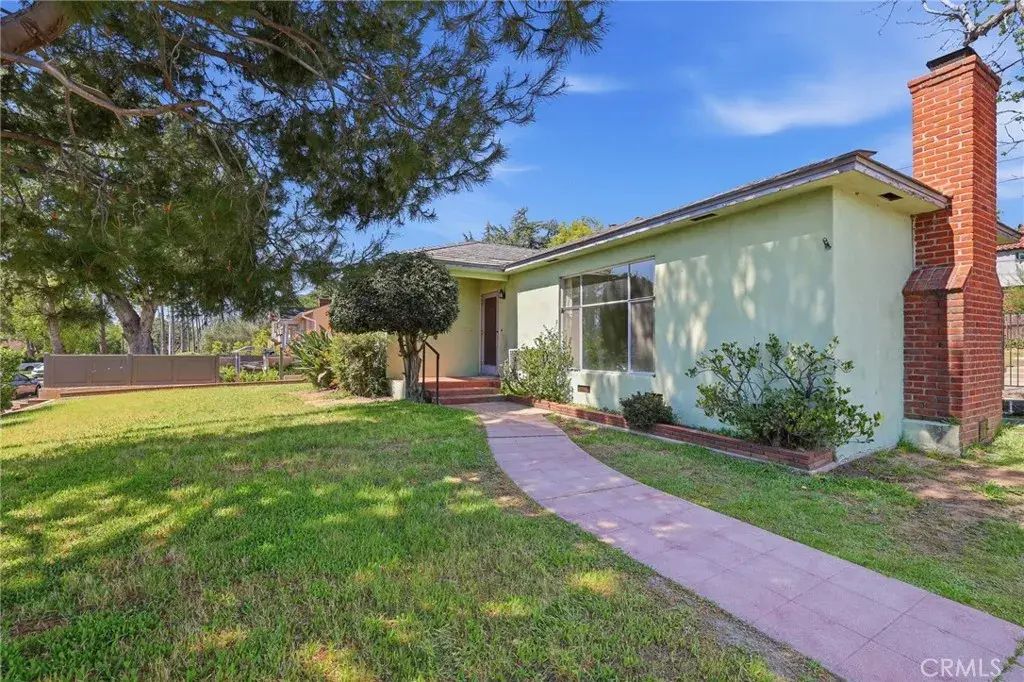 1295 E Woodbury Road, Pasadena