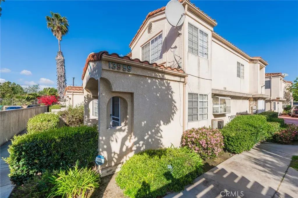 13959 Arthur Avenue 1, Paramount