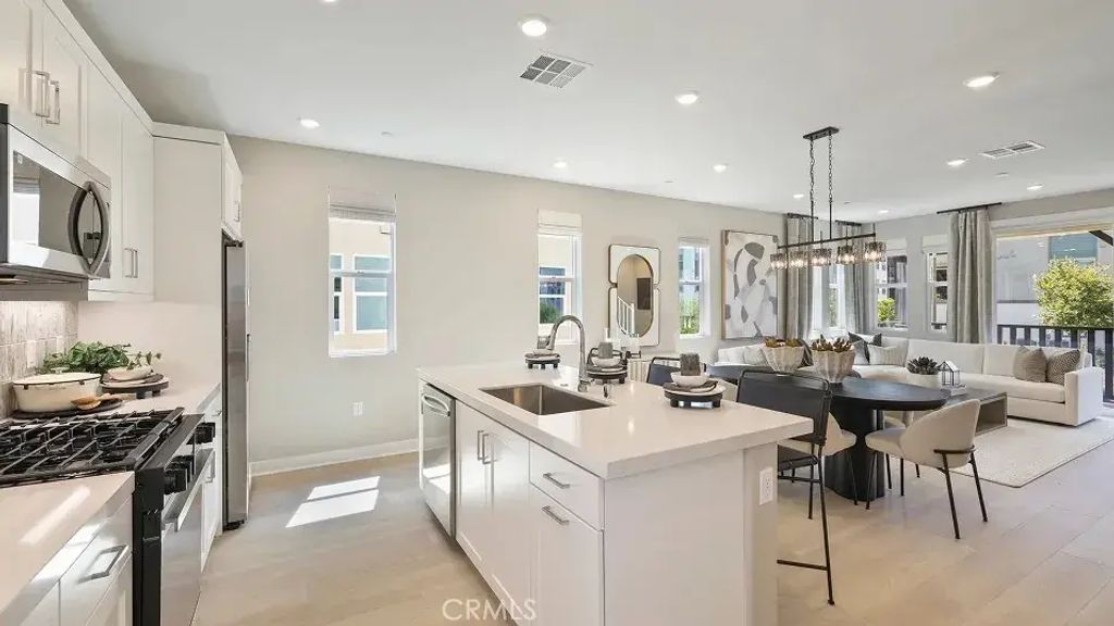 26852 Serif Place, Valencia