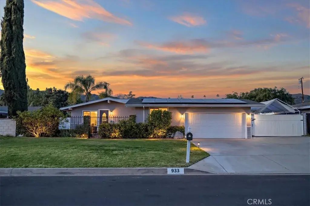 933 E Woodland, Glendora