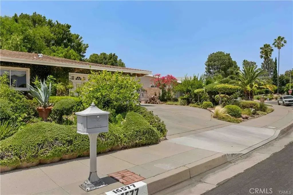 16577 Knollwood, Granada Hills