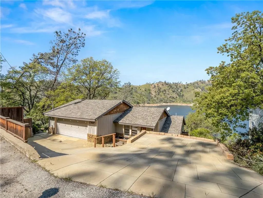 27459 Sky Harbour, Friant