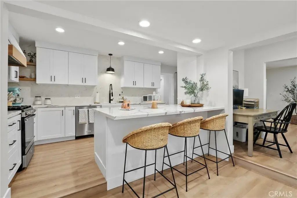 2154 Lees, Long Beach