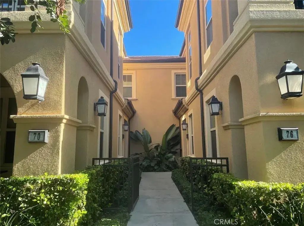 72 Mayfair, Irvine