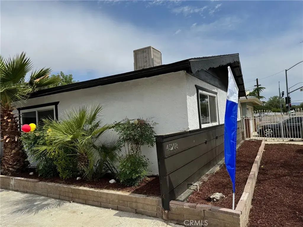 45208 17th West, Lancaster