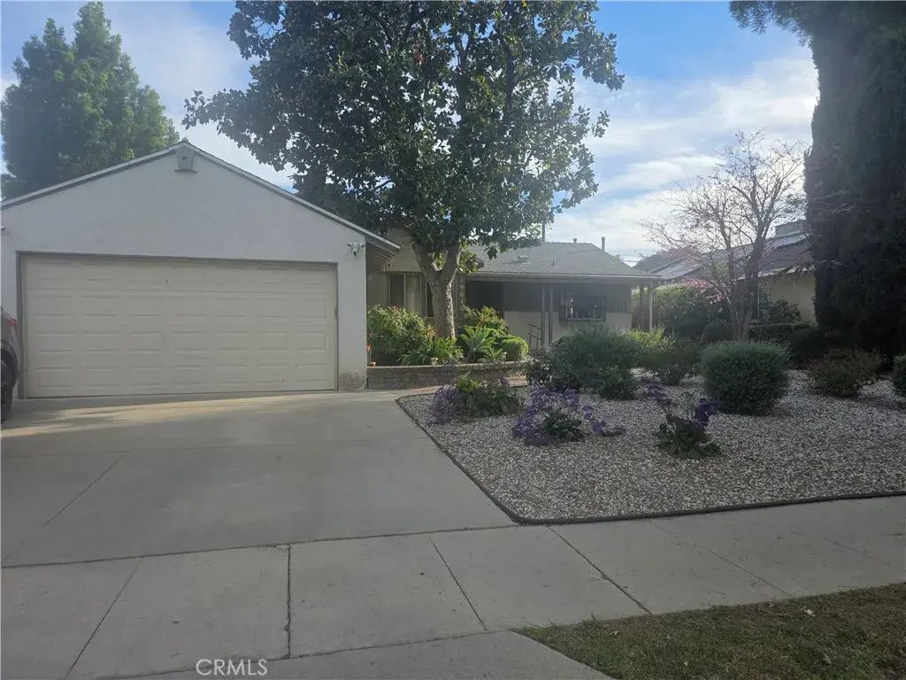 19040 Friar, Tarzana