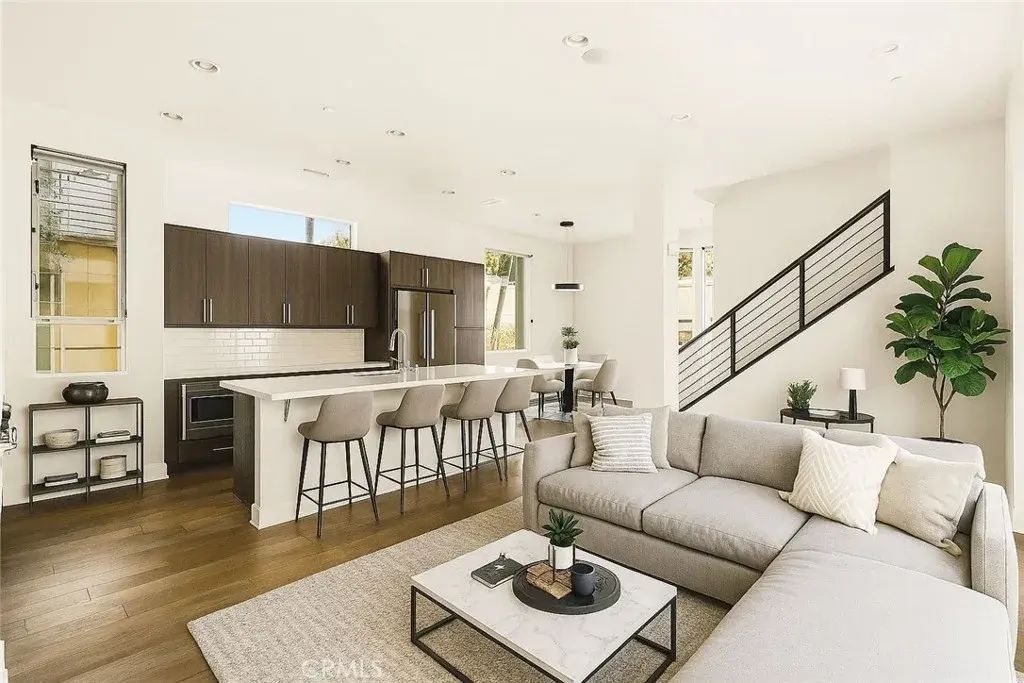 2201 Tom Mix, Silver Lake