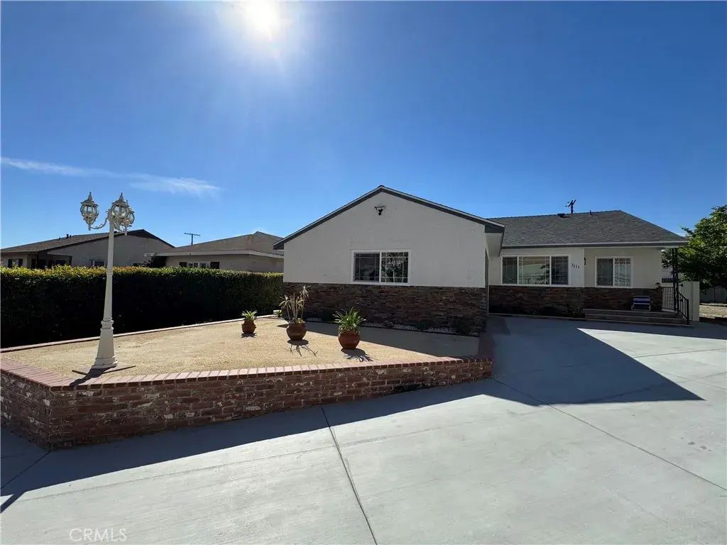 7611 Bloomington Avenue, Burbank