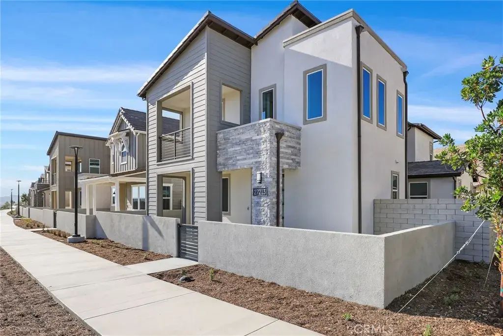 27213 Tamarack Lane, Valencia