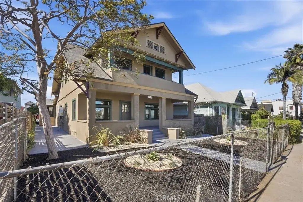 133 S Mathews, Los Angeles