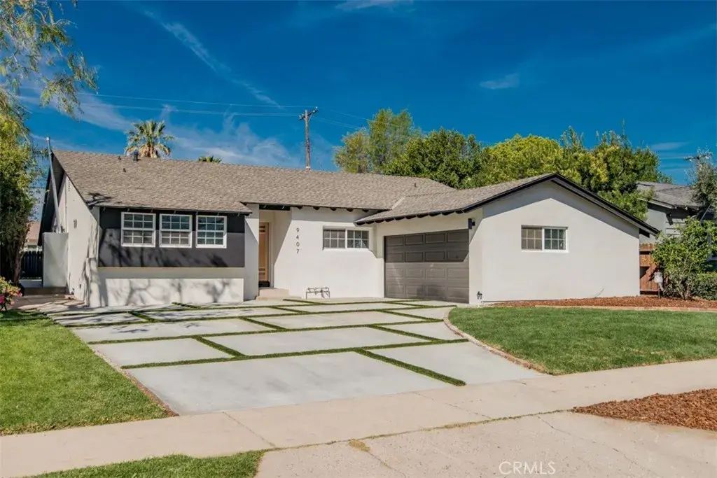 9407 Collett, North Hills