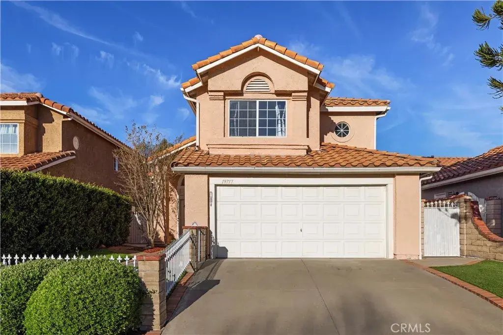 19717 Azure Field, Newhall