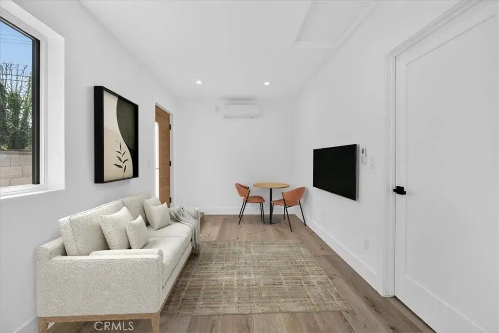 7053 Fallbrook Avenue, West Hills