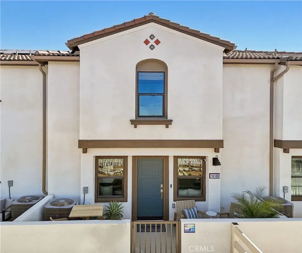 16204 Lumia Way, Fontana
