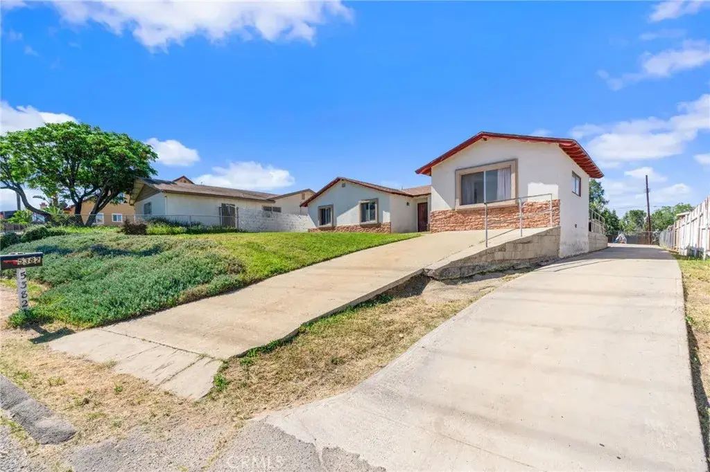 5382 Crest, Riverside
