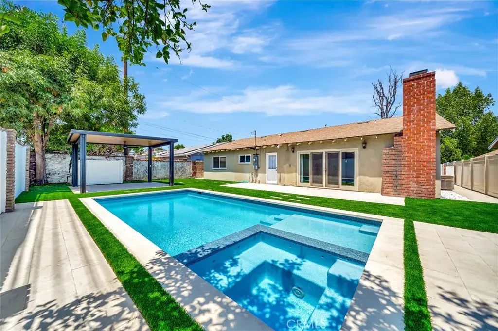 23010 Hartland, West Hills