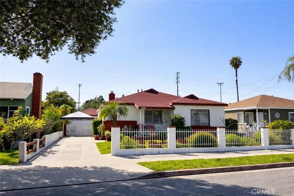 7105 California Avenue, Bell