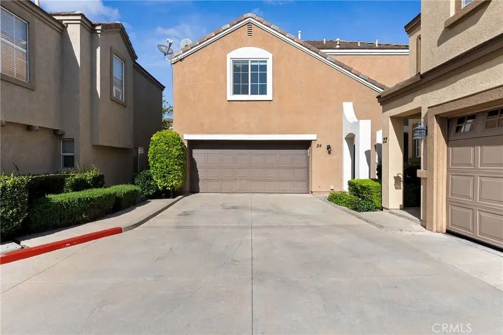 24 Rue De Nicole, Lake Forest
