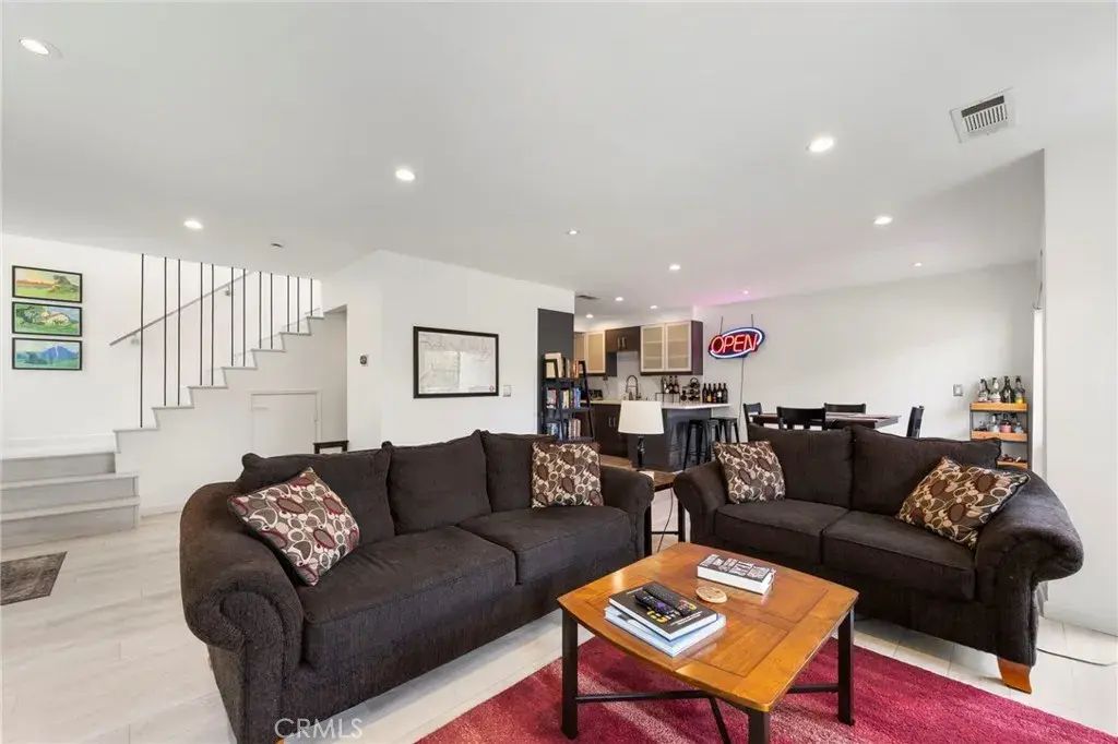 11744 Moorpark F, Studio City