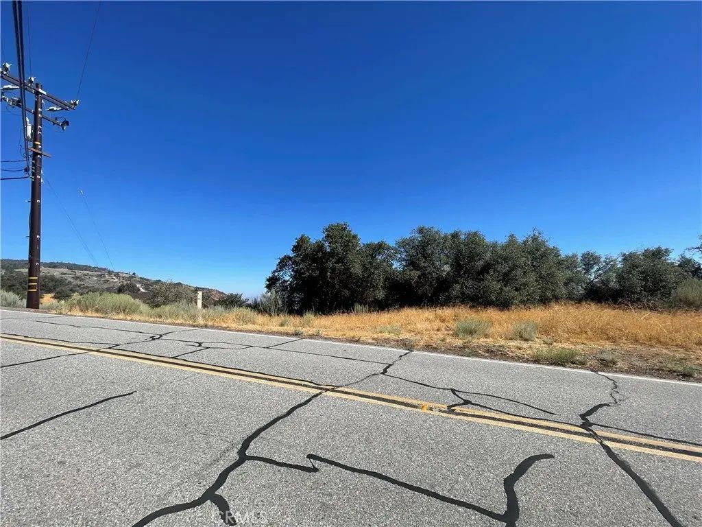 24680 Jacaranda, Tehachapi