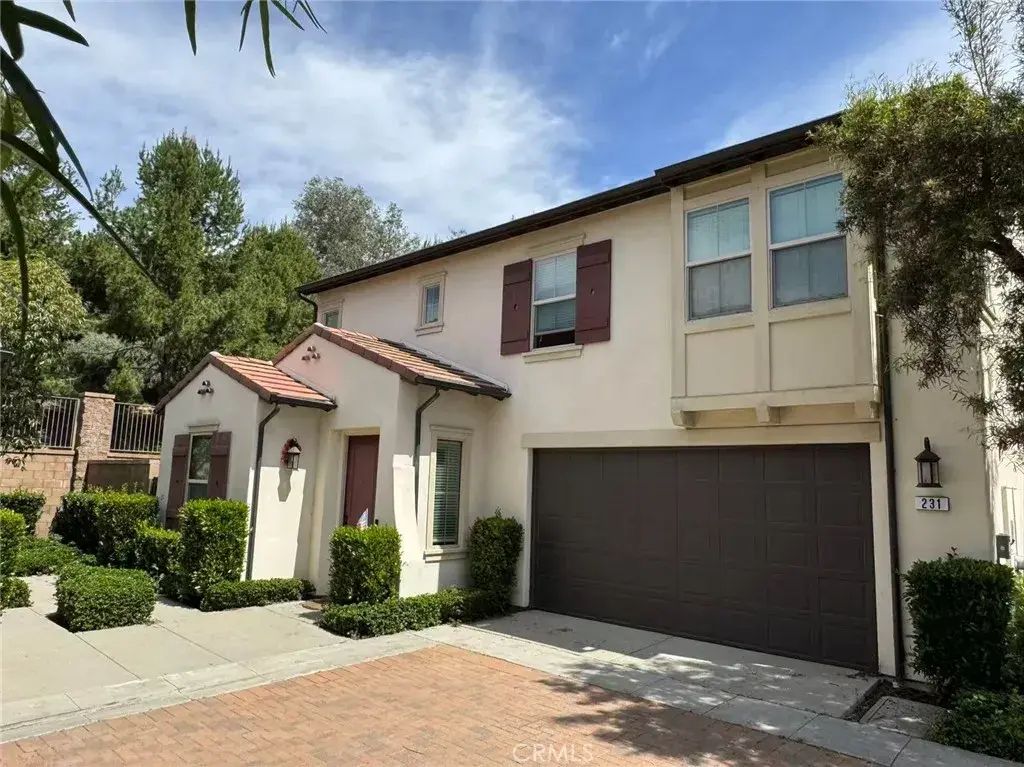 231 Bright Poppy, Irvine