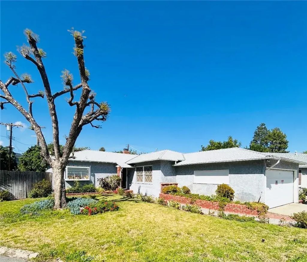 18237 Clark Street, Tarzana