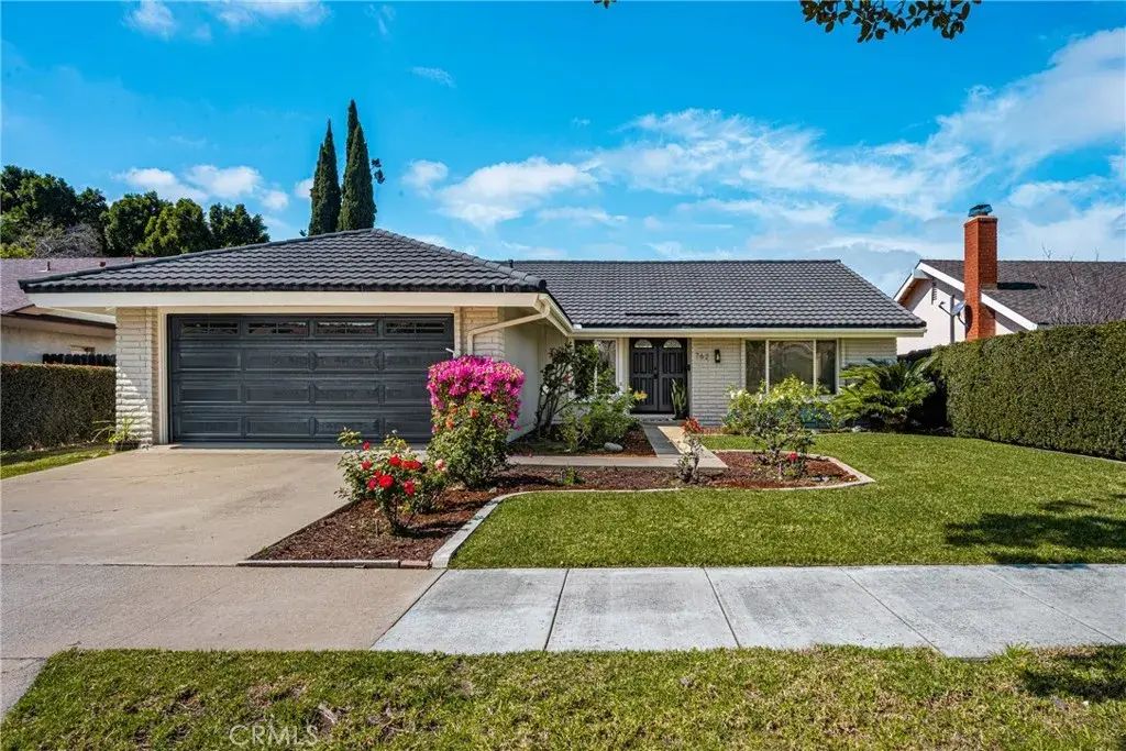 762 S Breezy Way, Orange