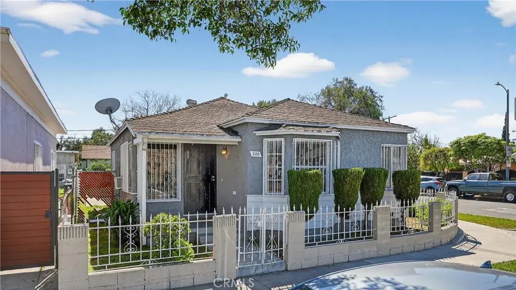 200 E Century Boulevard, Los Angeles
