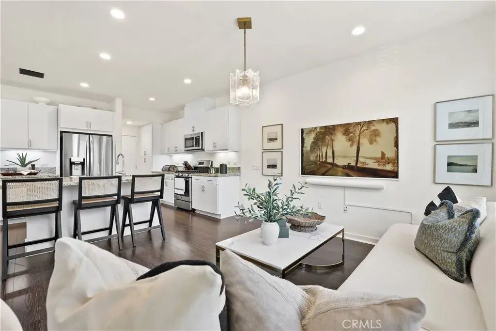 12 Prominence, Lake Forest