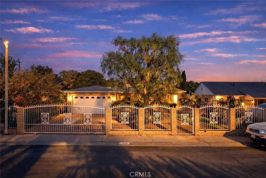 8838 Murietta, Panorama City