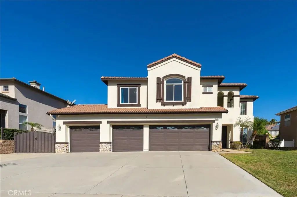 3122 Pinehurst, Corona