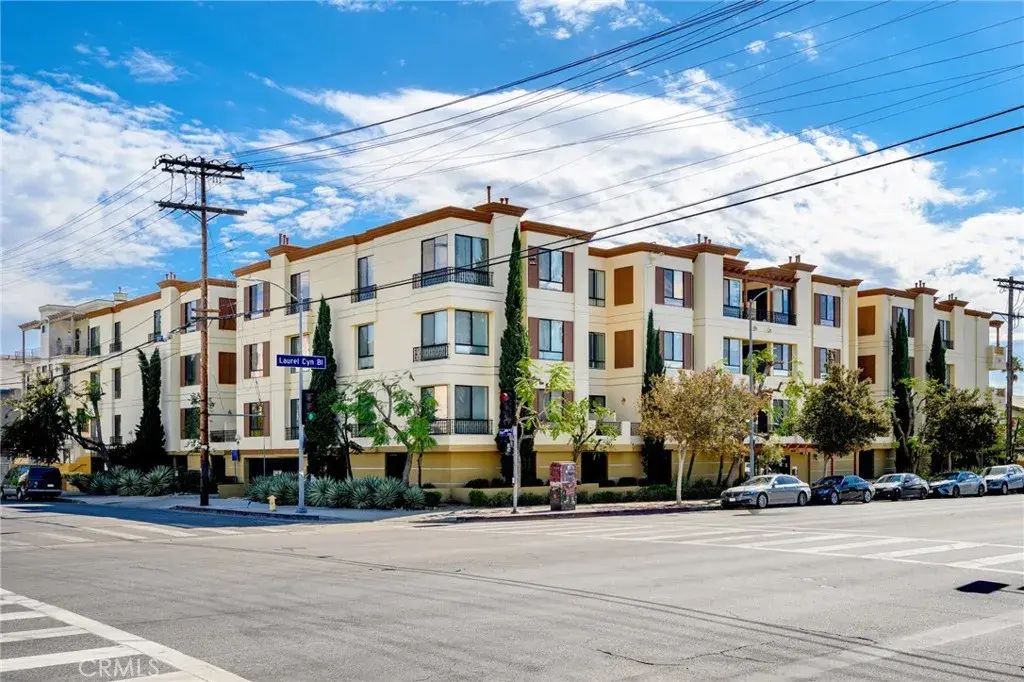 6938 Laurel Canyon 101, North Hollywood