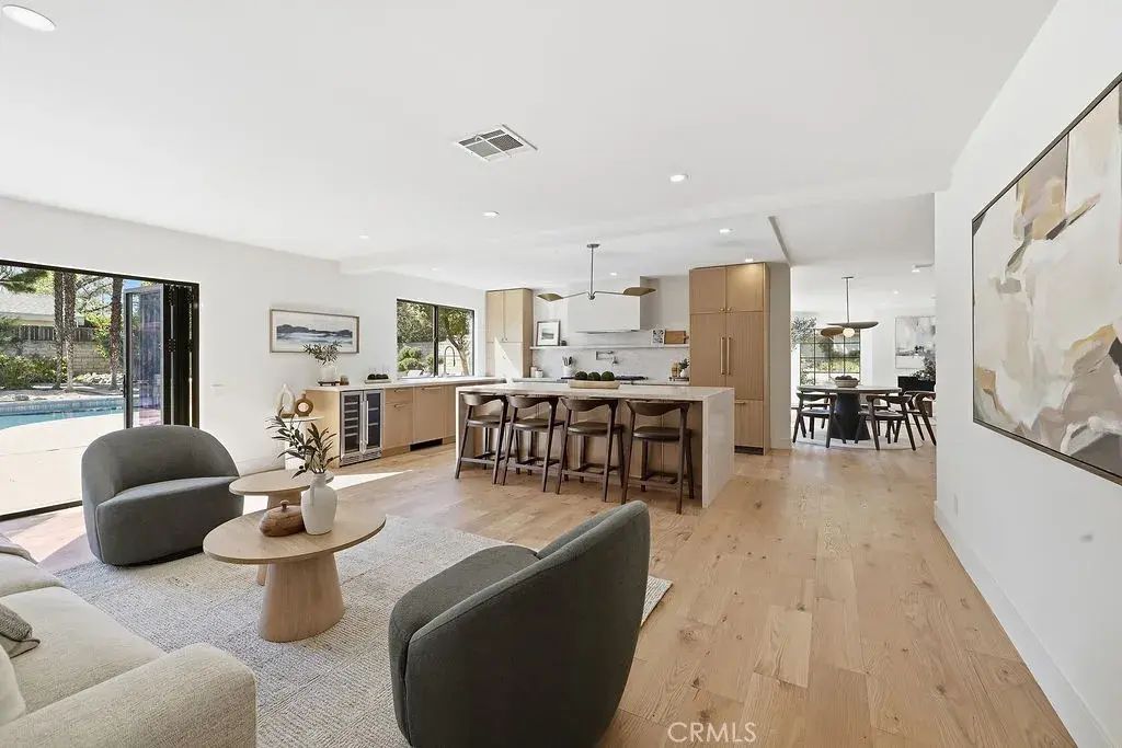 10345 Oso Avenue, Chatsworth