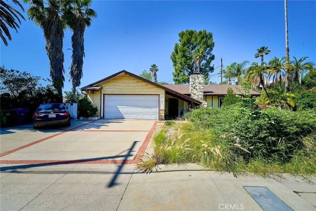 11831 Gothic, Granada Hills