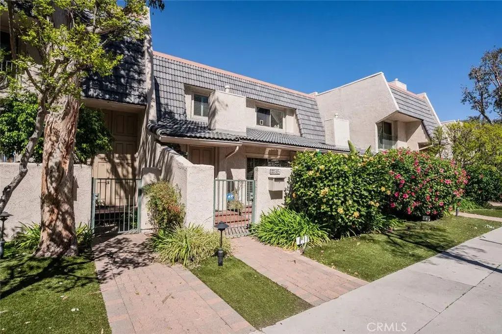 22249 Erwin, Woodland Hills