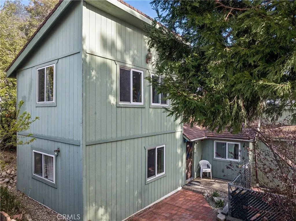 1051 Playground Drive, Crestline