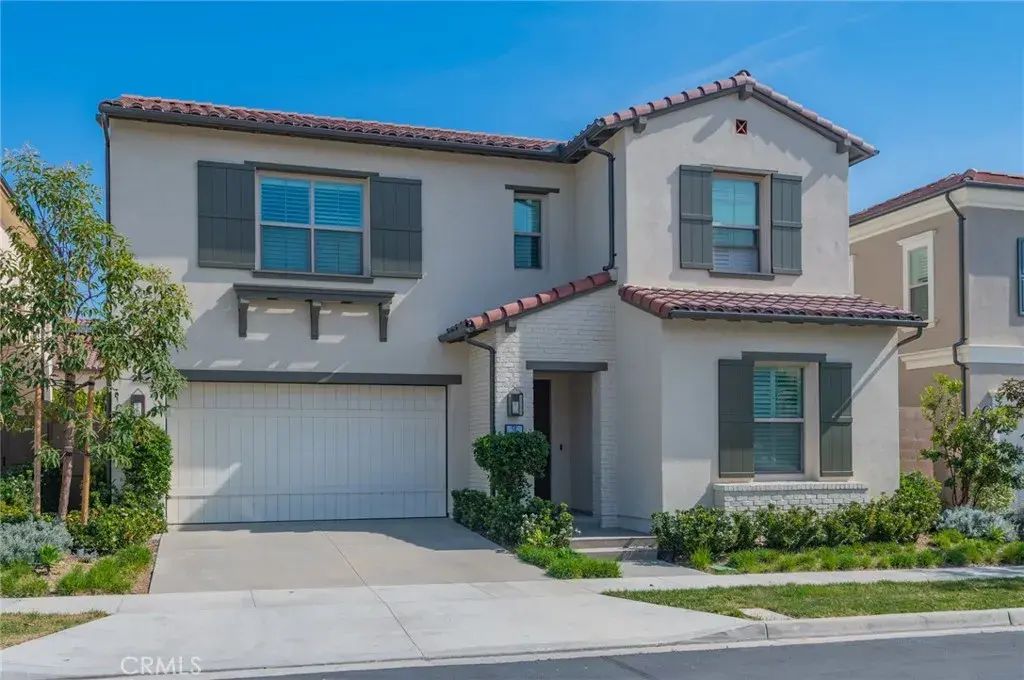 58 Longchamp, Irvine