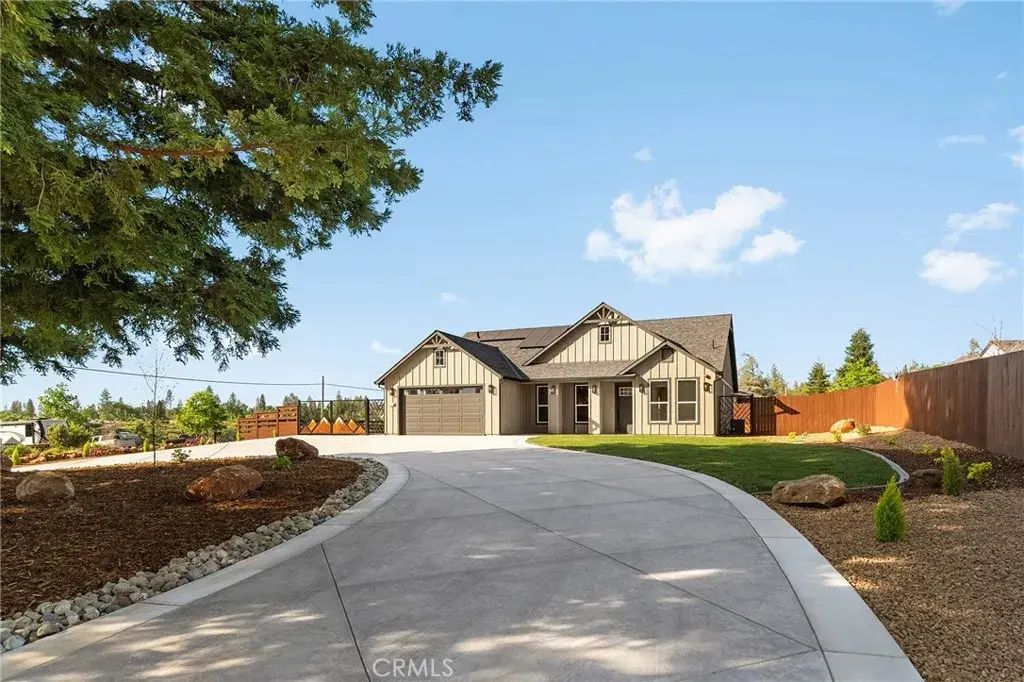 2207 De Mille Road, Paradise