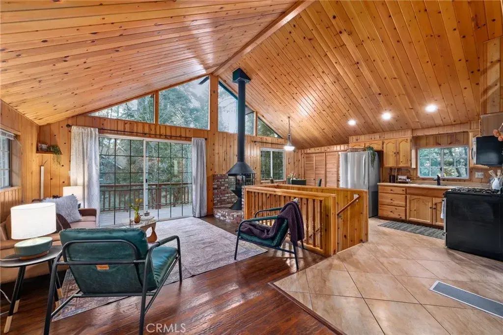 32143 West Drive, Running Springs