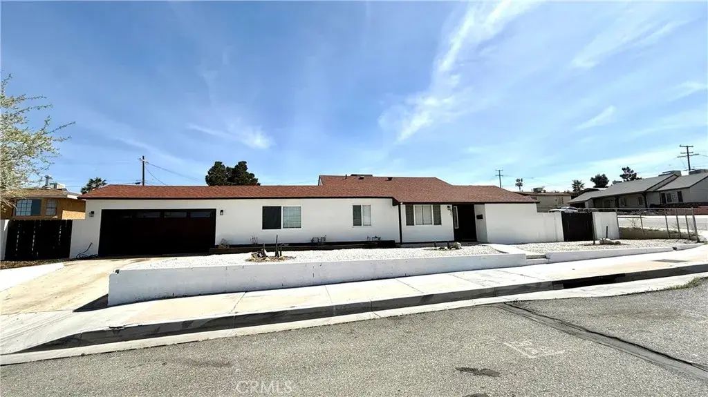 821 Caliente, Barstow